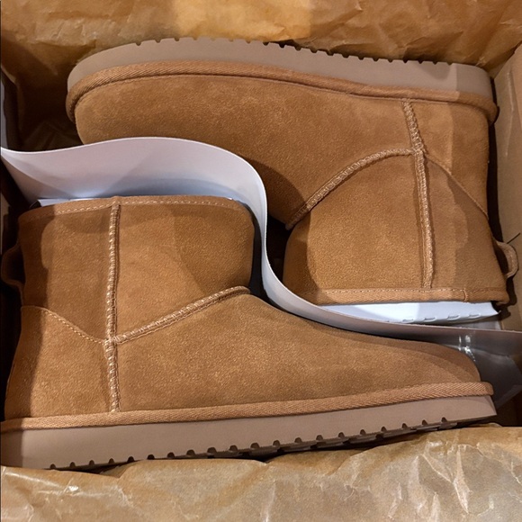 NWT ✨ UGG MINI BOOTS ✨ - Picture 7 of 12